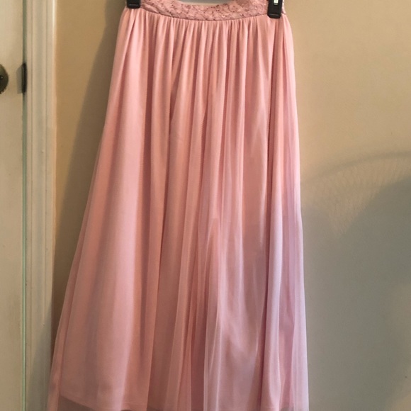 Dresses, Dresses & More Dresses. - Picture 3 of 16